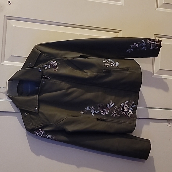 Coat - Picture 4 of 4